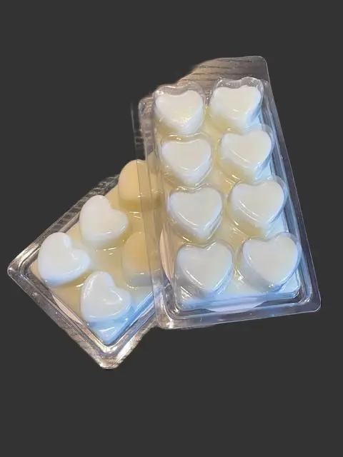 Black Coral & Moss - Wax Melts (NEW)...Clean, elevated, and effortlessly modern — like a sleek, freshly refreshed space.
