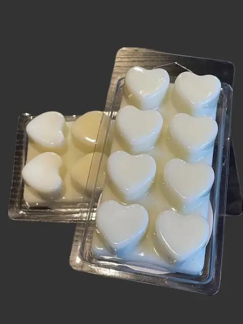 Champagne Toast - Wax Melts (NEW)...Bright, bubbly, and full of sparkle — like popping champagne to celebrate life’s little moments.