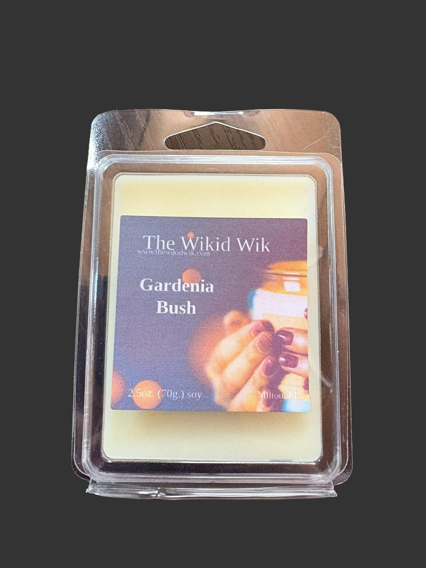 Gardenia Bush - Wax Melts...Lush, fresh, and beautifully floral — like standing next to a blooming gardenia bush in full bloom.